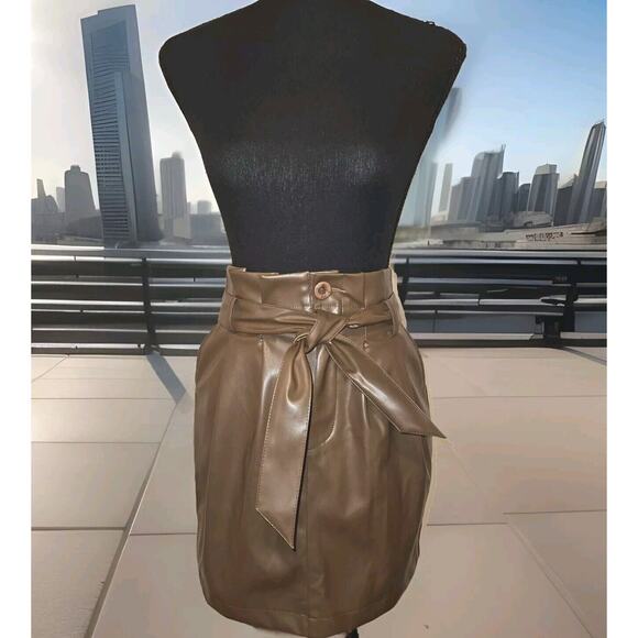 NWT! Kendall + Kylie Faux Leather Brown Mini skirt Size Small - Picture 1 of 10